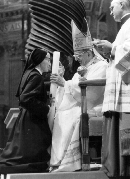 Mère Marie Sainte Thérèse with Paul VI