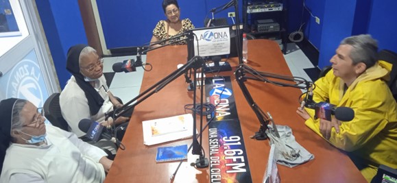 Radio program "Terra Nostra" Radio Station La Zona Radio. Girardot Cundinamarca. Olga María Botia S. Guests: Sister Diana Gisela Dolorita, Mrs. Gladis Moreno and Oscar Gómez.
