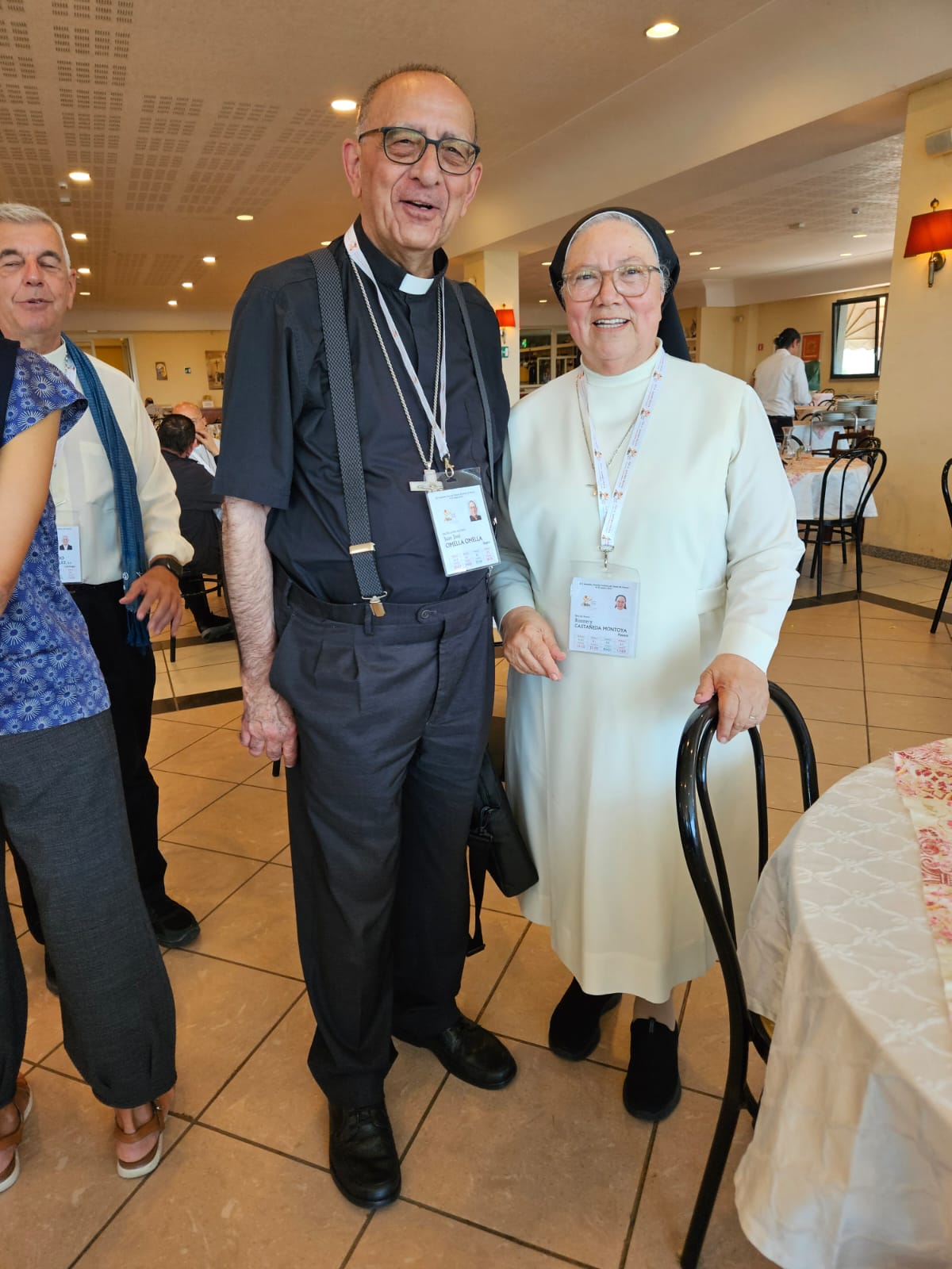 Sœur Rosmery avec le cardinal Omella de Barcelone (Espagne)